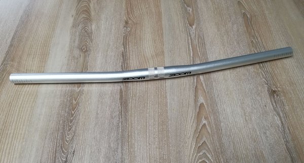 Zoom Fahrrad MTB Alu Lenker 620 mm breit Ø 25,4 mm Lenkerklemmung silber