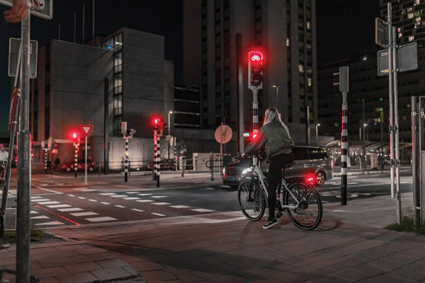 Axa E-Bike-Rücklicht JUNO E 6-12V Kompatibel 80 mm Fahrrad Rücklicht mit (StVZO)